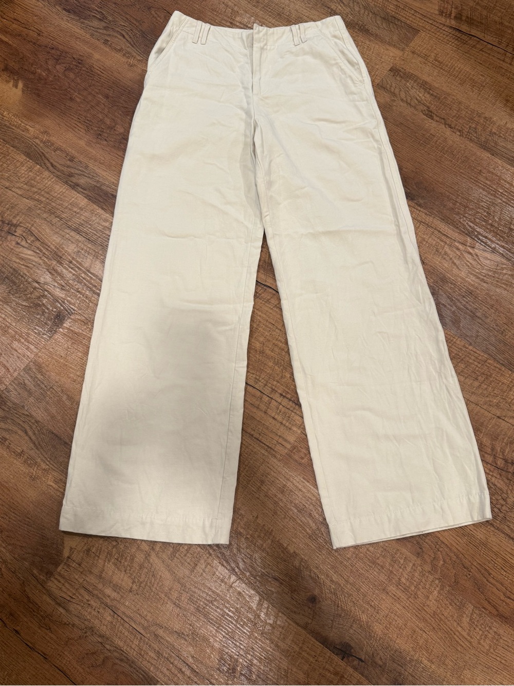 Zara women’s Wide-Leg Chino Pants in Off-White